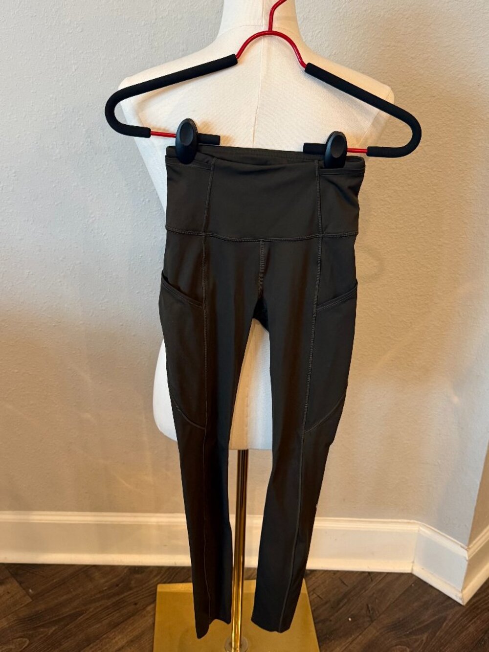 Lululemon women's high waisted dark green leggings size 0